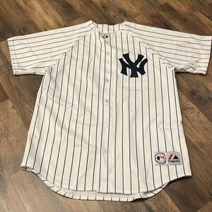 Majestic -Bernie Williams #51 Yankees jersey
Large